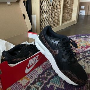 Black with leaped print Womens Nikes, never worn